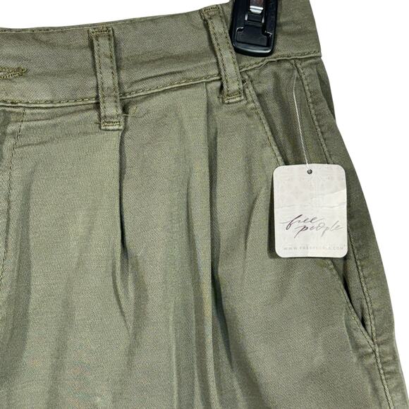 Free People SZ 12 Billie Chino Shorts Hi-Rise Pleated Pockets Zip-Fly Army Green - Picture 2 of 9